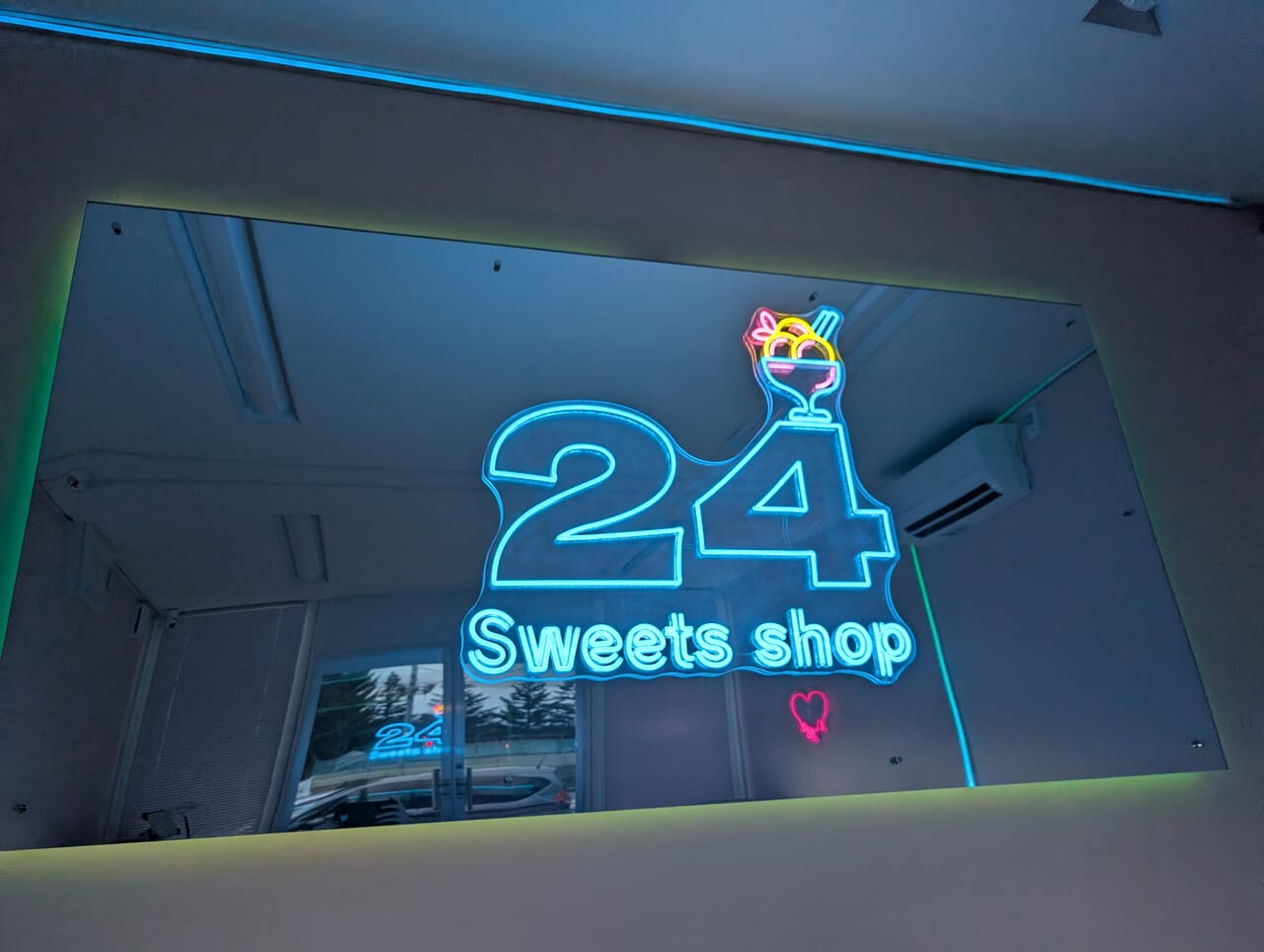 24スイーツショップ店内